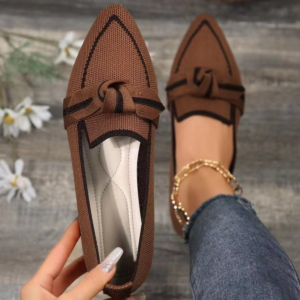 Bow Contrast Trim Point Toe Loafers Heel height: Flats Material: polyester Imported, ships in 5-10 business days Size Foot length 36(US5) 9 37(US6) 9.2 38(US7) 9.4 39(US8) 9.6 40(US9) 9.8 41(US10) 10 42(US10.5) 10.2 43(US11) 10.4 Bow Contrast Trim Point T