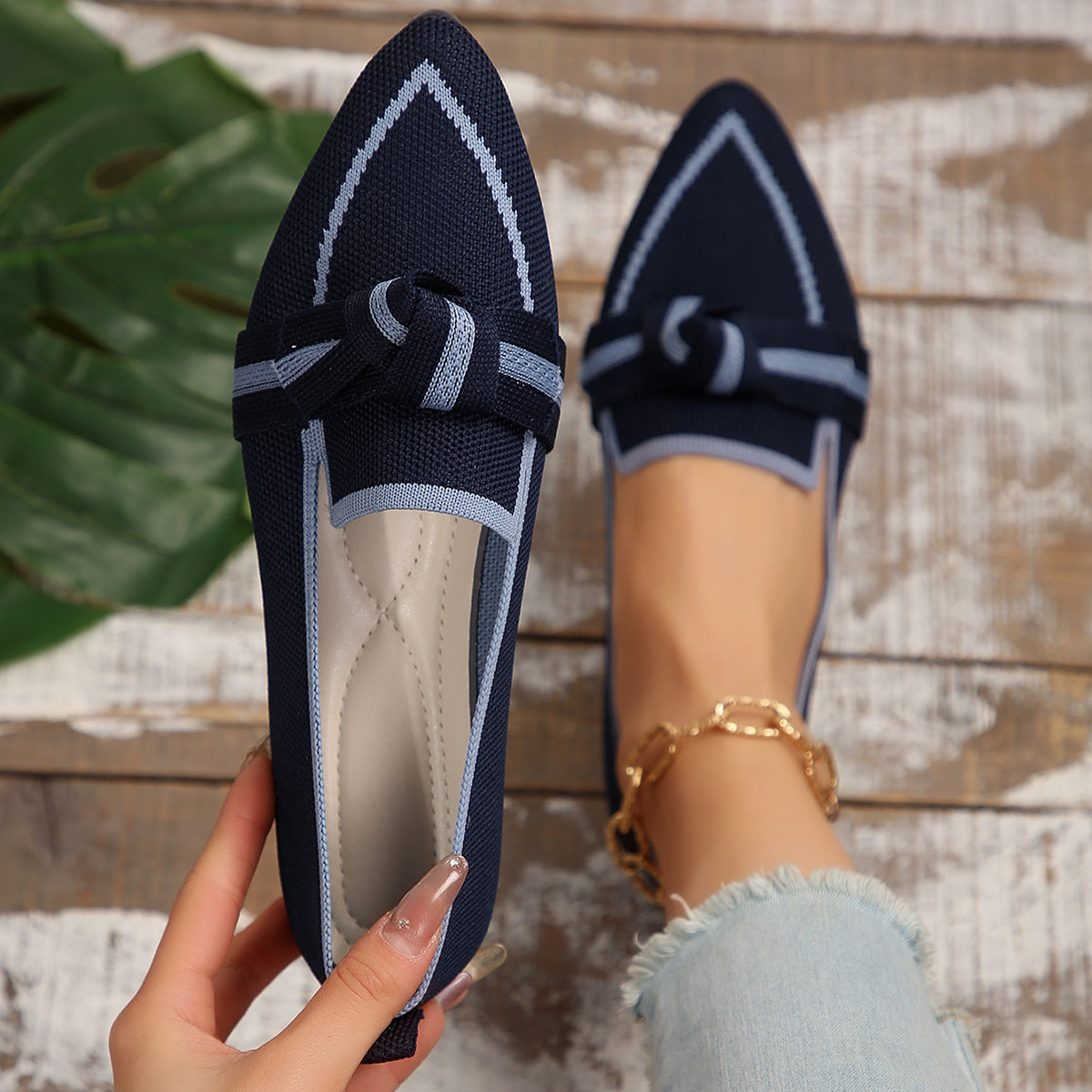 Bow Contrast Trim Point Toe Loafers Heel height: Flats Material: polyester Imported, ships in 5-10 business days Size Foot length 36(US5) 9 37(US6) 9.2 38(US7) 9.4 39(US8) 9.6 40(US9) 9.8 41(US10) 10 42(US10.5) 10.2 43(US11) 10.4 Bow Contrast Trim Point T