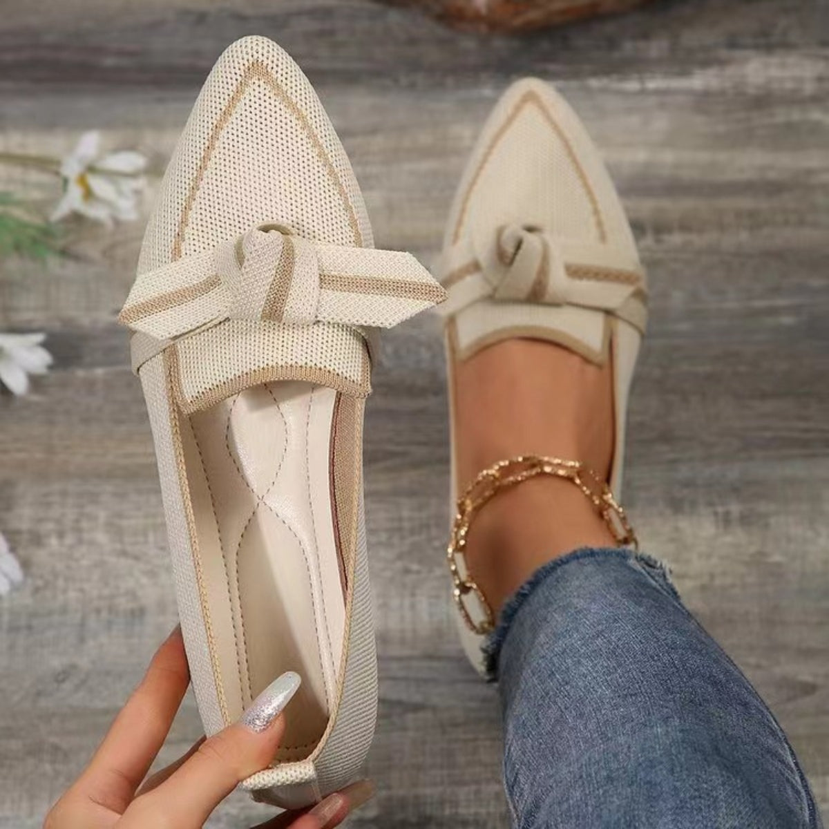 Bow Contrast Trim Point Toe Loafers Heel height: Flats Material: polyester Imported, ships in 5-10 business days Size Foot length 36(US5) 9 37(US6) 9.2 38(US7) 9.4 39(US8) 9.6 40(US9) 9.8 41(US10) 10 42(US10.5) 10.2 43(US11) 10.4 Bow Contrast Trim Point T